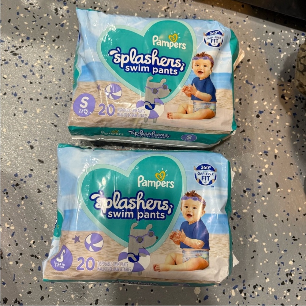 2 pack of brand new pampers splasher swim diapers small